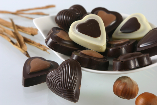 Il cioccolato fondente fa dimagrire? 10 motivi per mangiarlo tutti i giorni
