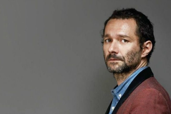 Boosta difende Amici di Maria De Filippi: il professore di canto contro Morgan