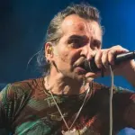 Piero Pelù denunciato da un fan: è stato colpito dal microfono al concerto