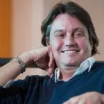 Cristiano De Andrè urla in piazza e insulta le donne: ha ragione la figlia?