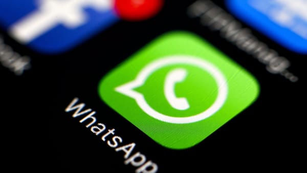 Whatsapp si aggiorna, arriva la funzione per cancellare i messaggi inviati: info e dettagli
