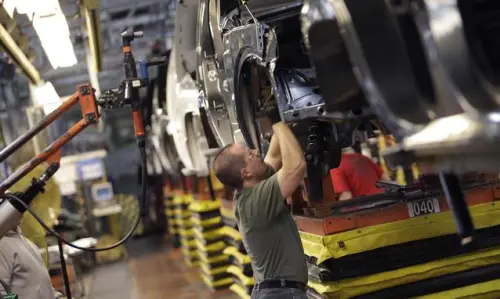 Bologna, uomo licenziato per le troppe pause in bagno: la denuncia di Fim Cisl