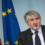 Gaffe Ministro Poletti a Bologna, per cercare lavoro meglio il calcetto del CV: è polemica