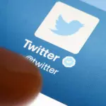 Twitter nella morsa della crisi: in arrivo il servizio a pagamento per le aziende