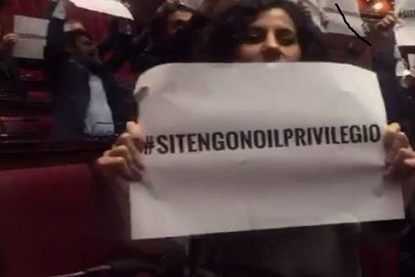 Vitalizi parlamentari, passa proposta PD: rivolta dei Cinque Stelle alla Camera