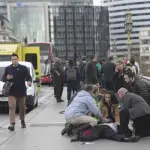 Attacco terroristico a Londra: spari davanti al parlamento, ucciso presunto assalitore