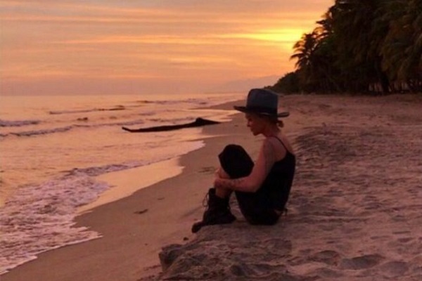 Paola Barale Instagram Isola dei Famosi 2017, clamoroso video: mi suicido in 5 minuti