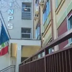 Pensioni, non si capisce più niente: spunta ipotesi quota 100 con mini pensione