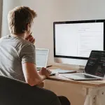 Lavorare in proprio oggi: quando la tecnologia diventa un aiuto, e non una complicazione