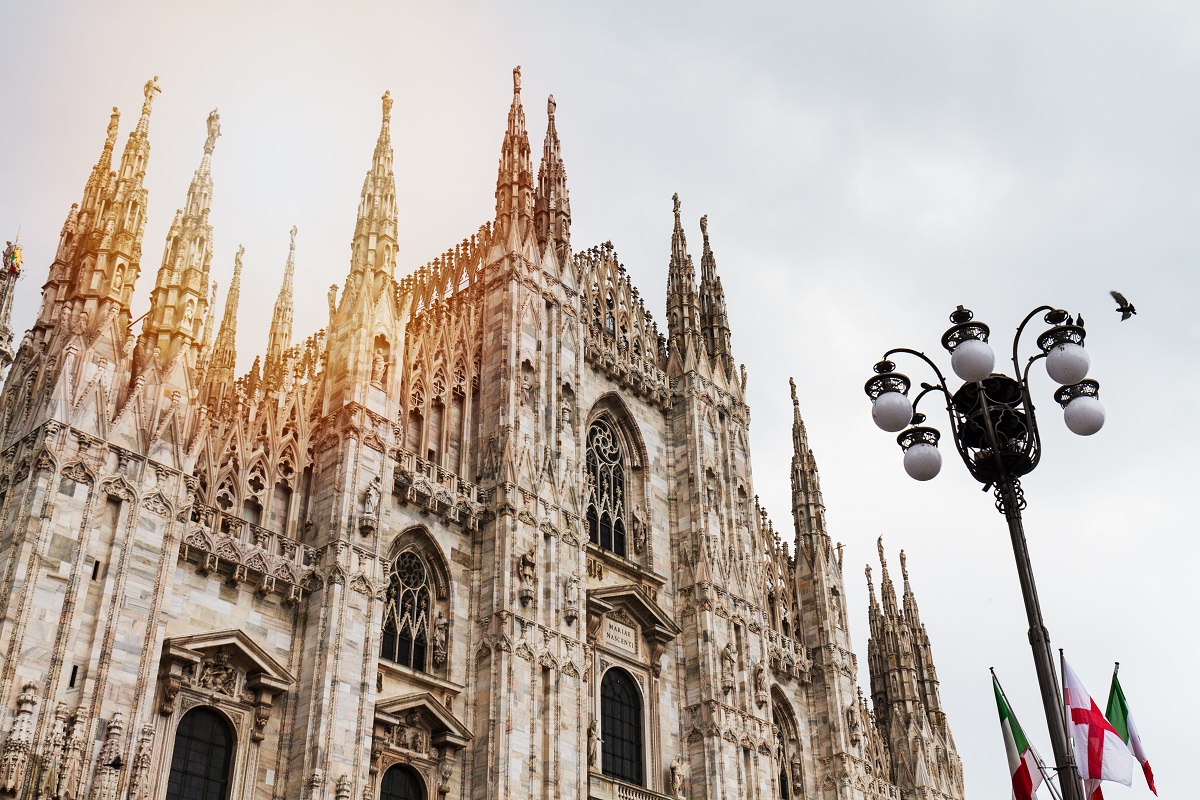 La facciata, le sculture e la terrazza del Duomo di Milano