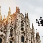La facciata, le sculture e la terrazza del Duomo di Milano