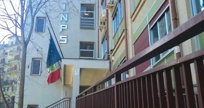 andare in pensione anticipatamente