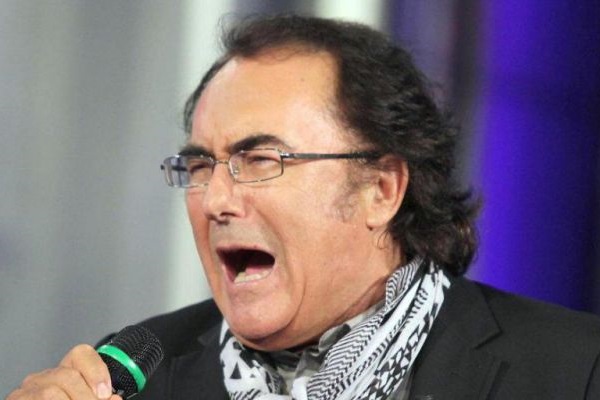 Albano Carrisi ricoverato sino a sabato: il cantante scherza con i medici dopo il bollettino